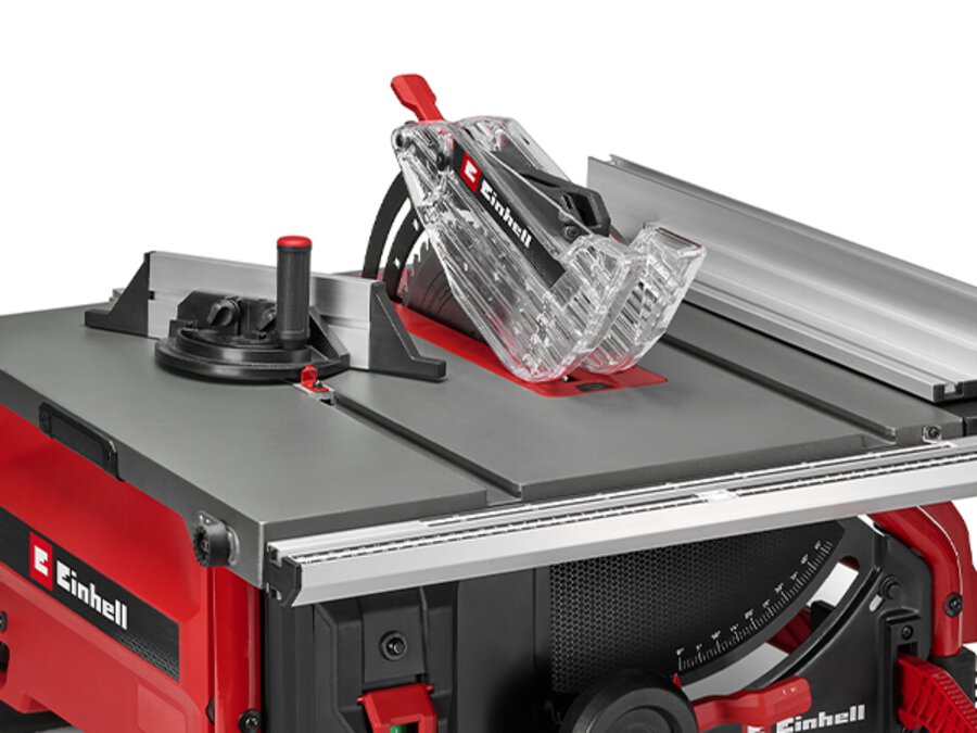Детальний вигляд пильного столу циркулярної пилки Einhell TE-TS 10 T з встановленим пилковим диском та захисним кожухом.