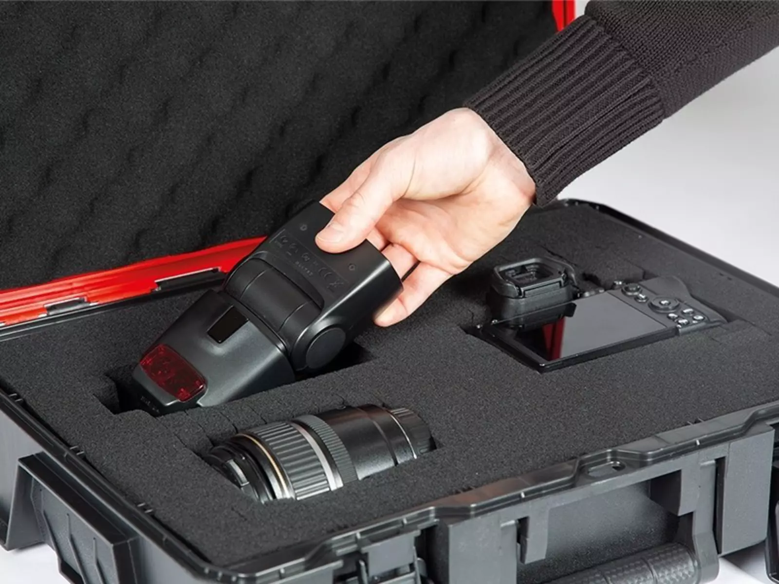 Системний кейс Einhell E-Case S-F з поролоновою вставкою та фотообладнанням.