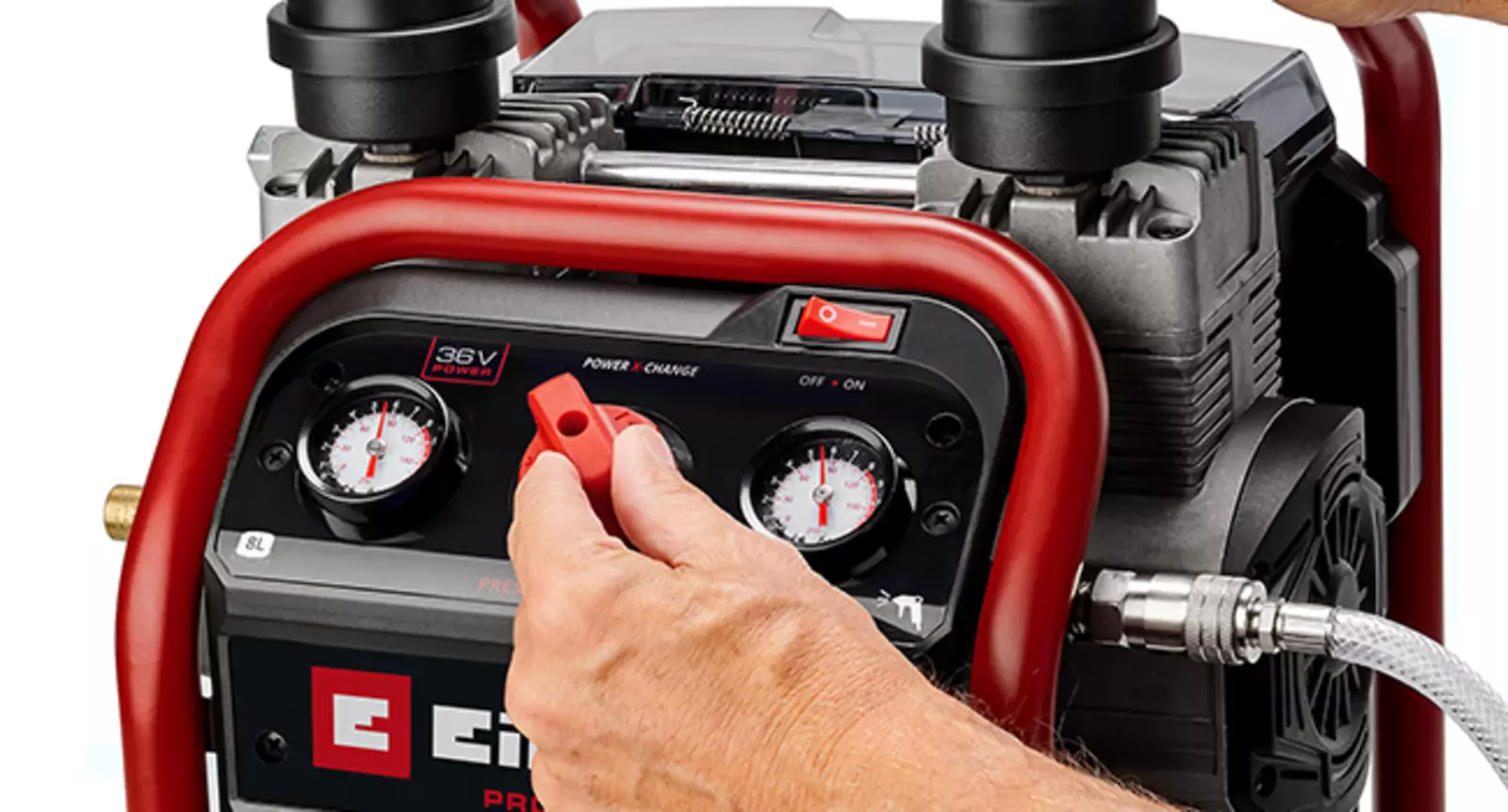 Акумуляторний компресор Einhell SILENZZO 36/210 з панеллю керування, регулятором тиску та двома манометрами.