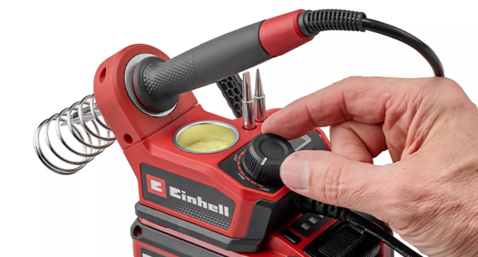 Аккумуляторный паяльник Einhell TE-SI 18/480 Li E - Solo с поворотным регулятором температуры в руке.