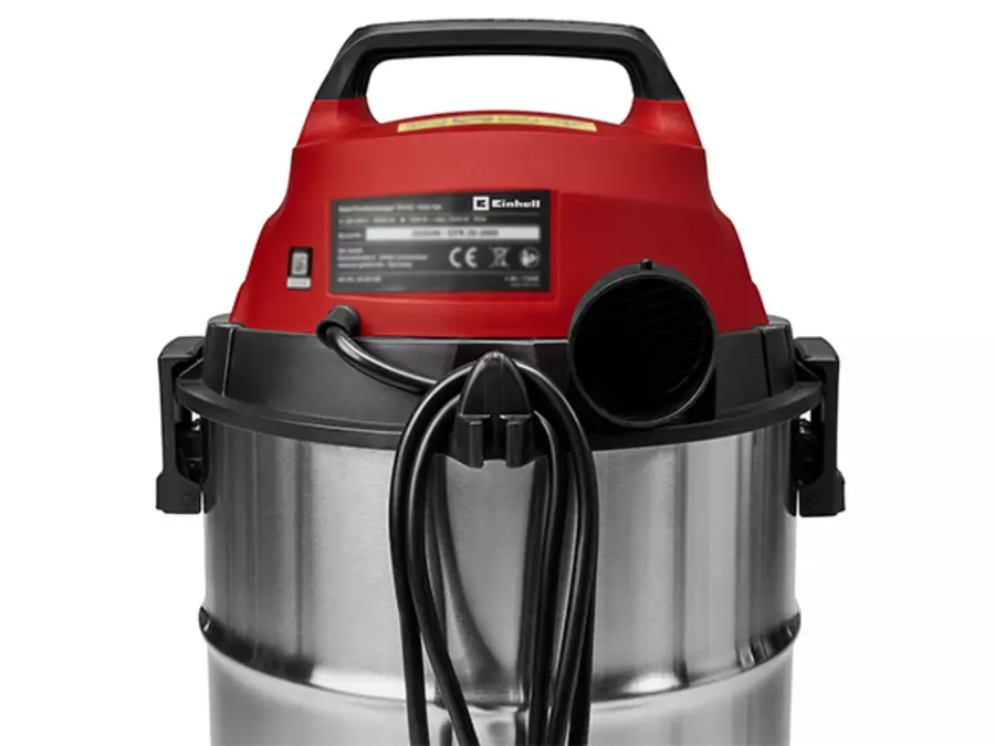 Вигляд ззаду пилососа для вологого/сухого прибирання Einhell TC-VC 3055 SA з намотаним на тримач кабелю шнуром живлення.