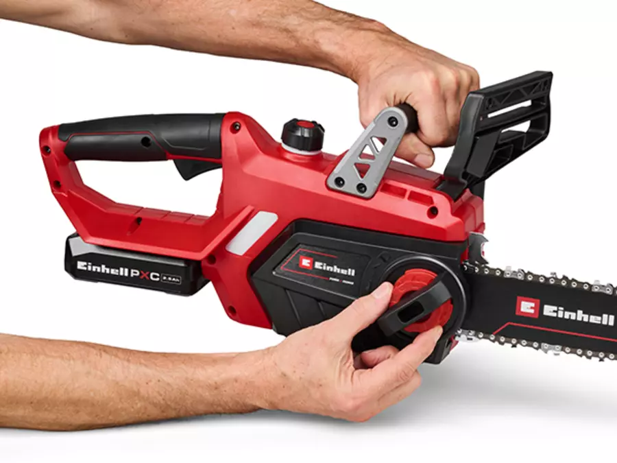 Акумуляторна бензопила Einhell GE-LC 18/25-1 Li Kit (1x2,5 Ah) з натягом ланцюга без інструментів; регулюється однією рукою.