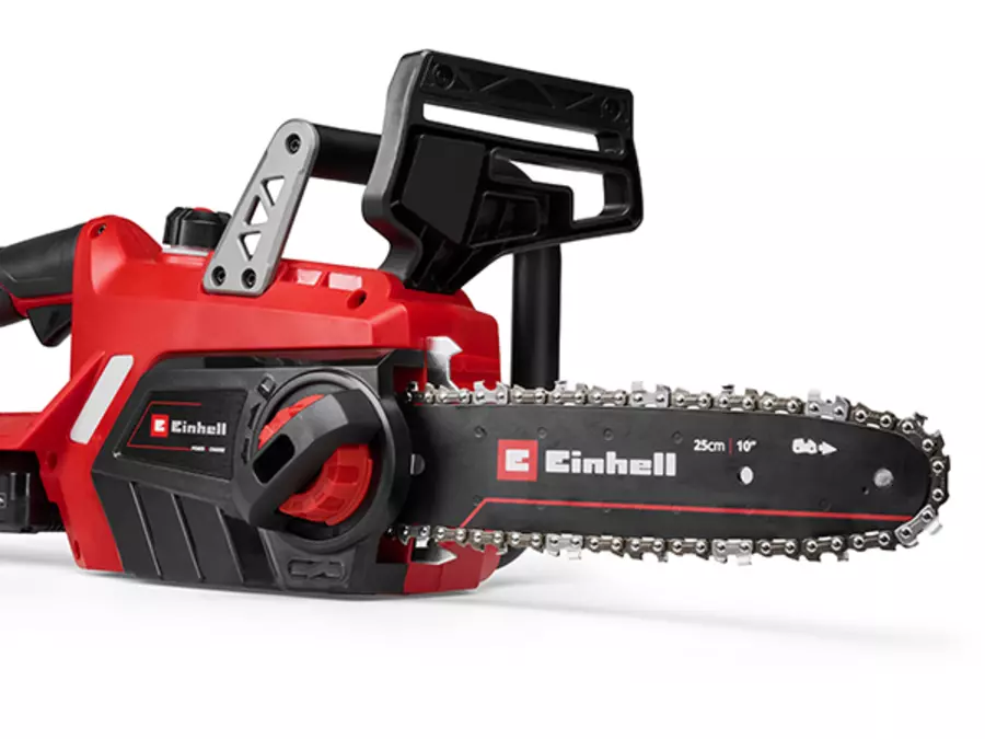 Вигляд збоку акумуляторної бензопили Einhell GE-LC 18/25-1 Li Kit (1x2.5Ah) з видимим кожухом шини та натягувачем ланцюга.