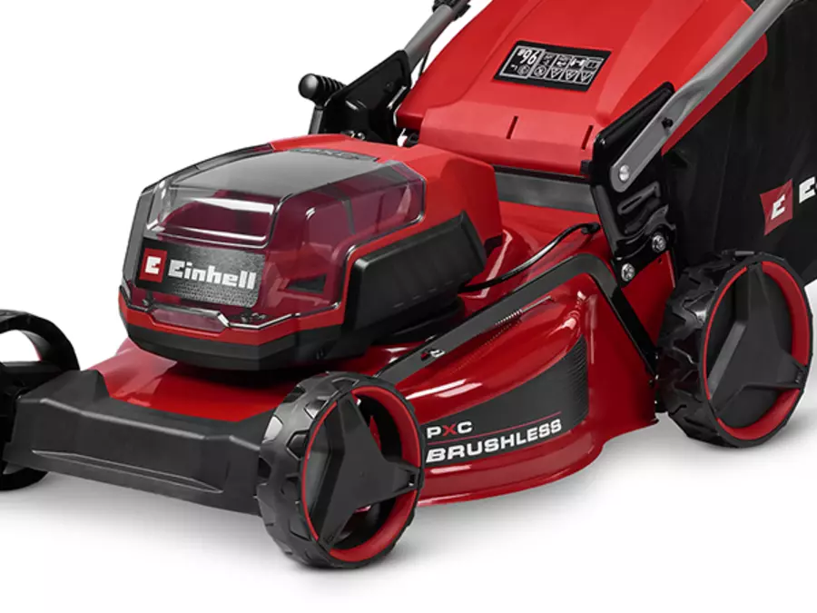 Вигляд збоку акумуляторної газонокосарки Einhell GC-CM 36/46 S Li BL (2x 4,0 Ah) з міцною сталевою декою.