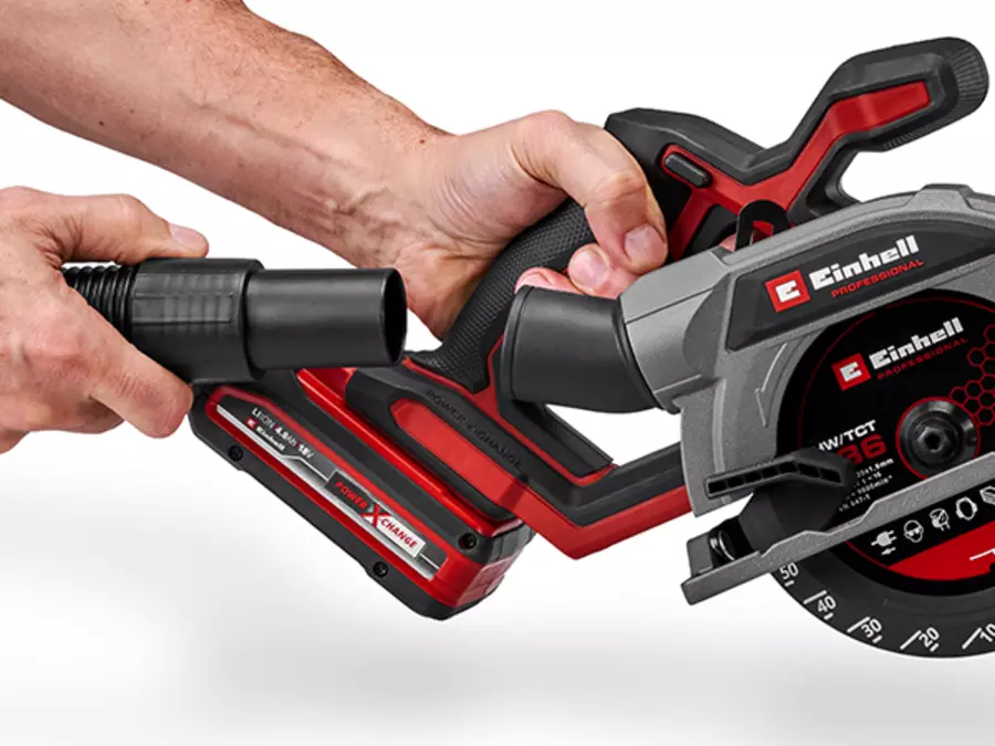 Пила Einhell TP-CS 18/136-C Li BL - Solo із підключеним адаптером для пилососа.