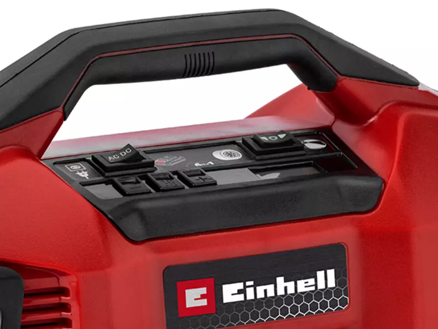Крупний план панелі керування акумуляторного компресора Einhell TC-AK 18 Li - Solo з дисплеєм та кнопками керування.