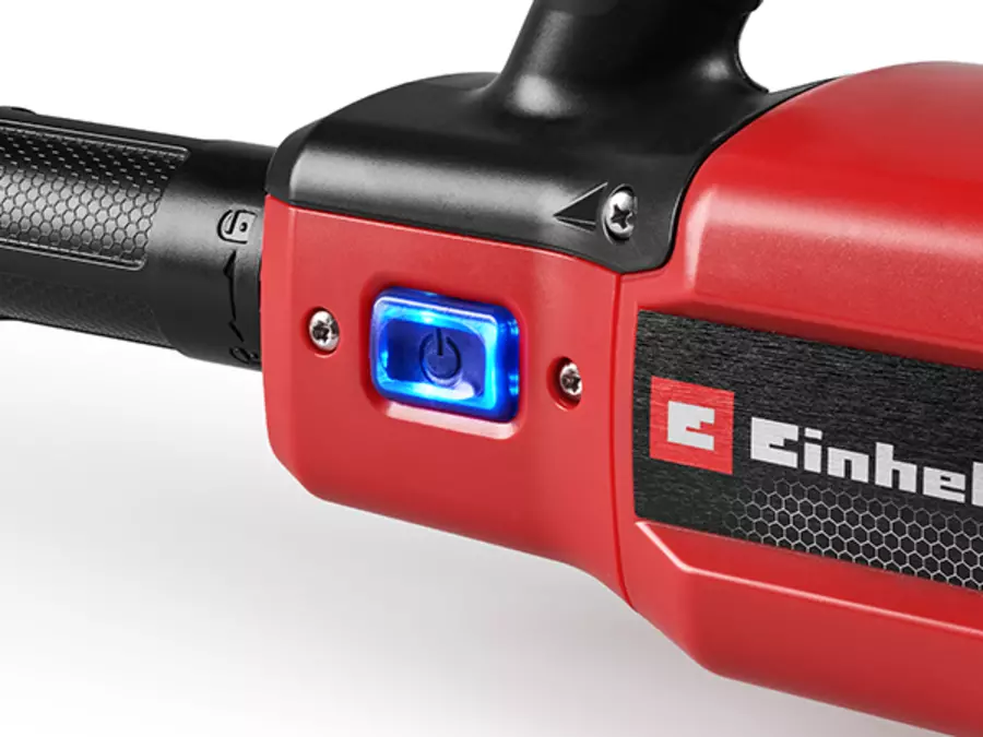 Крупный план сбоку беспроводного пылесоса для бассейнов Einhell GE-PV 18/42 Li T-Solo с подсвечиваемым светодиодным индикатором заряда батареи.